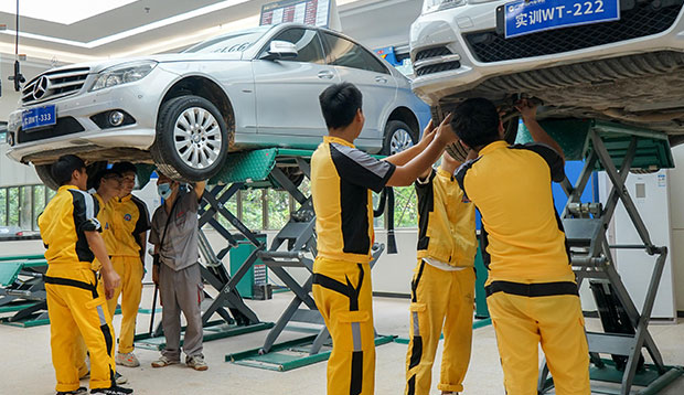 汽车构造原理与维修